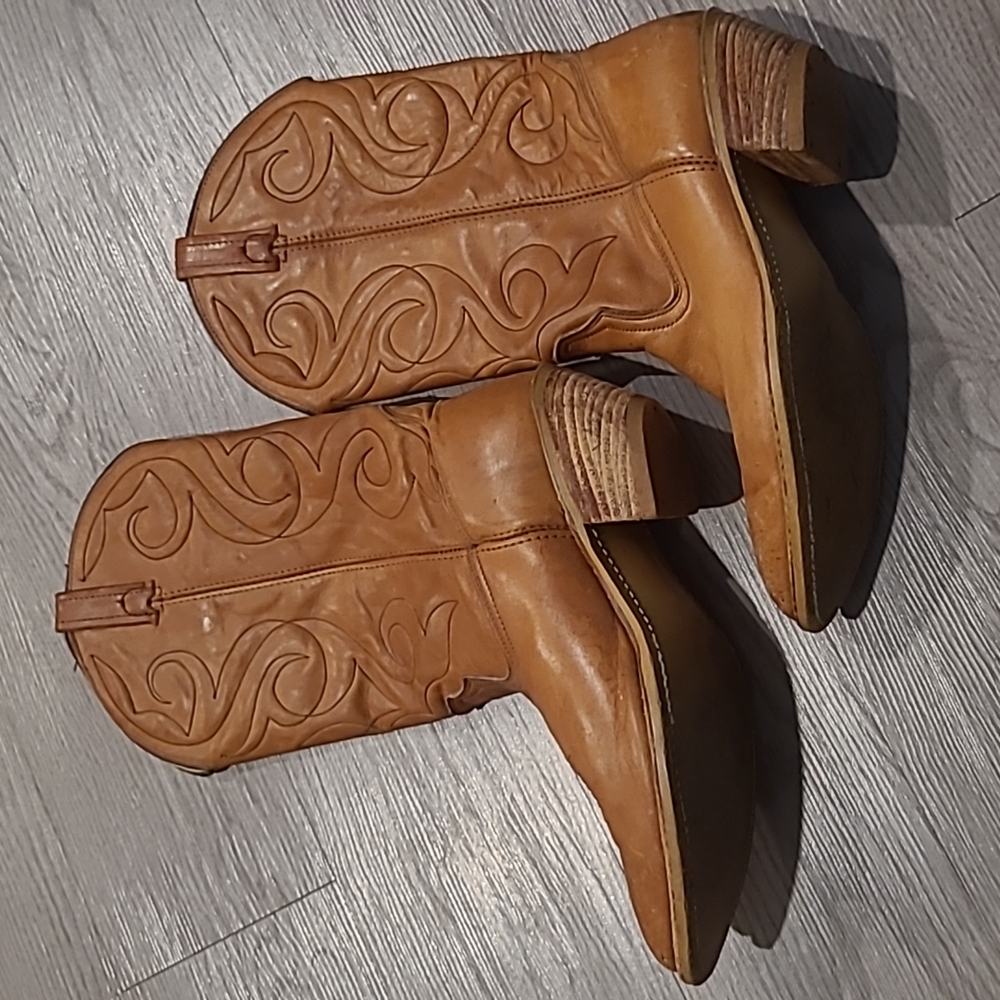 Great Condition Dingo Boots size 11
